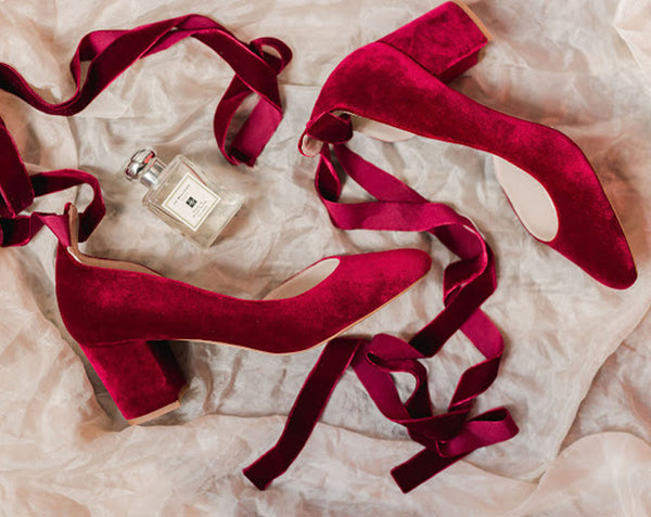 Hannah wears Hetty Mid Bordo