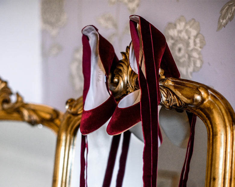 Jenny wears Hetty Bordo