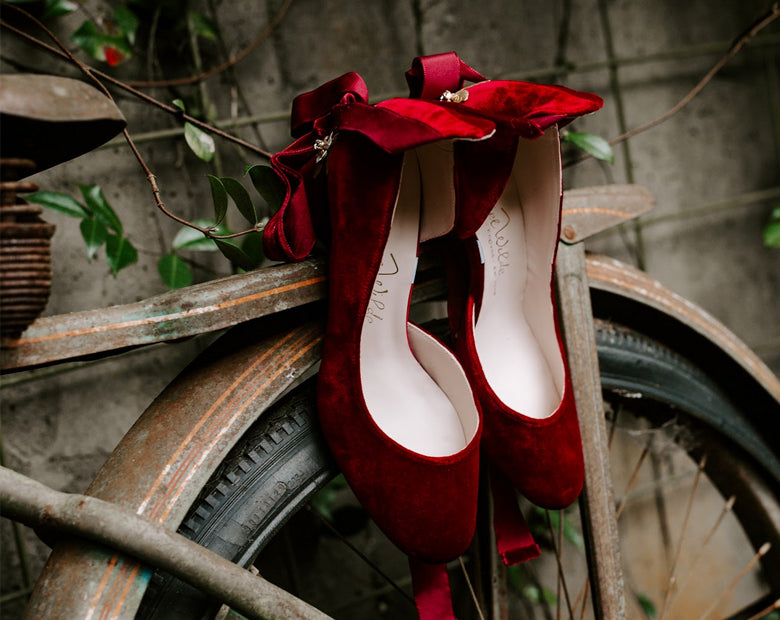 Lindsey wears Hetty Mid Bordo Blossom