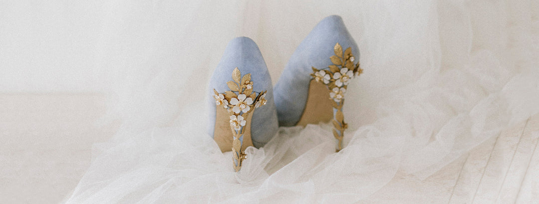 Isabelle wears Amy Blue Blossom