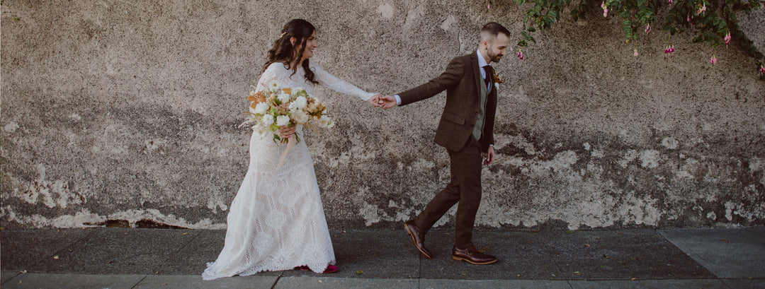 Amanda wears Hetty Flat Bordo