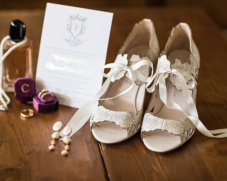 Carlee wears Peony Low Ivory