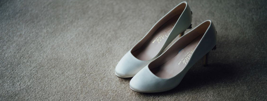 Charlotte wears Amy Mid Blossom Small Silver