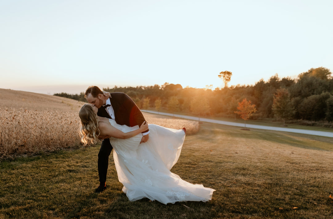 Hannah wears Hetty Mid Bordo