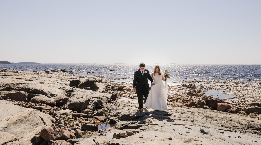 Laura wears Hetty Mid Forest Green