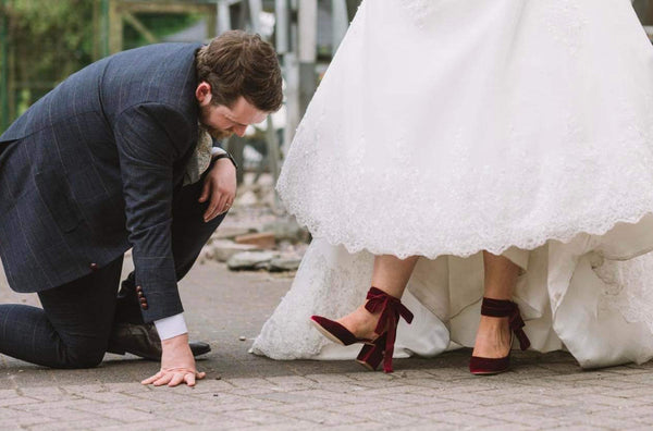 Isabelle wears Hetty Mid Bordo with Blossom Small Rose Gold