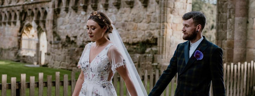 Jessica wears Hetty Bordo Blossom