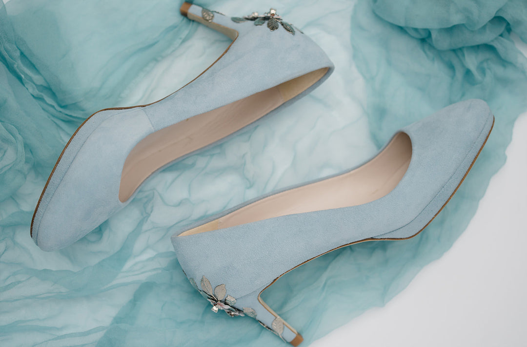 Kayla wears Amy Mid with Pink Cherry