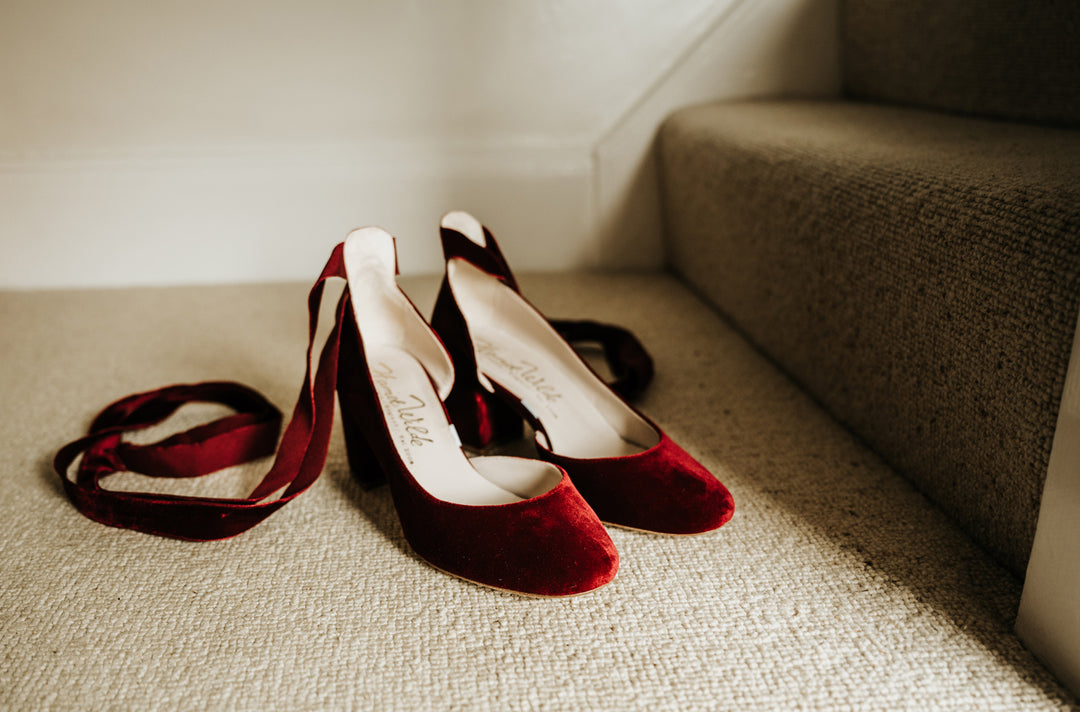 Scarlett wears Hetty Mid Bordo