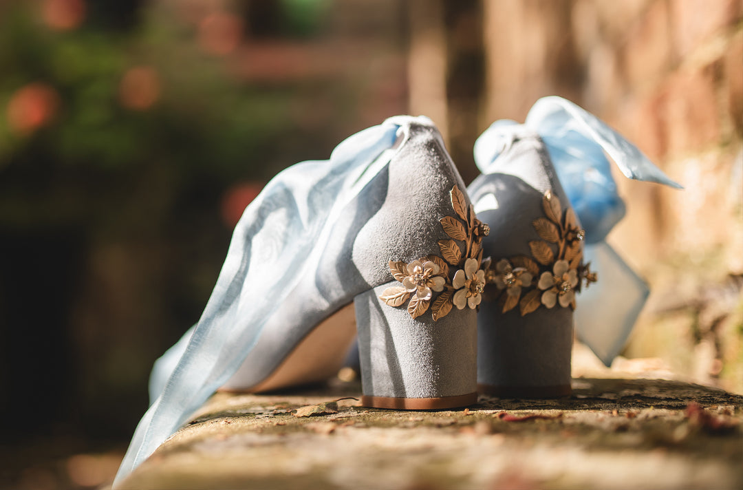 Stacey wears Hetty Mid Blue Blossom Small Gold